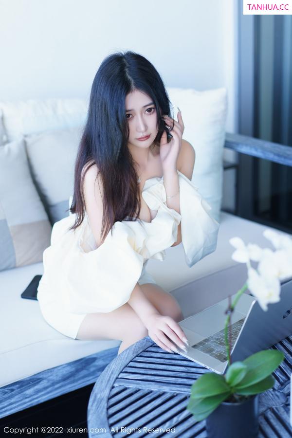 laura阿姣  [XiuRen]高清写真图 2022.12.22 No.6032 laura阿姣 三亚旅拍第32张图片